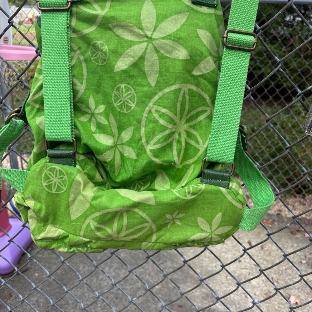 Green Patterned Bag With Leaf Design - image 6
